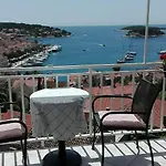 Bocin Rosso Hvar Town