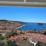 Bocin Rosso Hvar Town