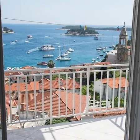 Konukevi Bocin Rosso Hvar Town
