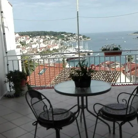 Bocin Rosso Konukevi Hvar Town