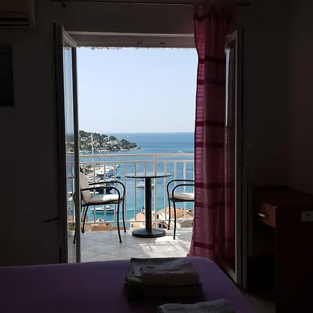 Konukevi Bocin Rosso 3*