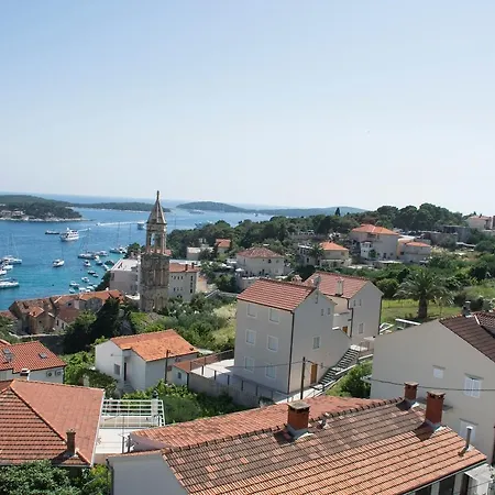Konukevi Bocin Rosso Hvar Town