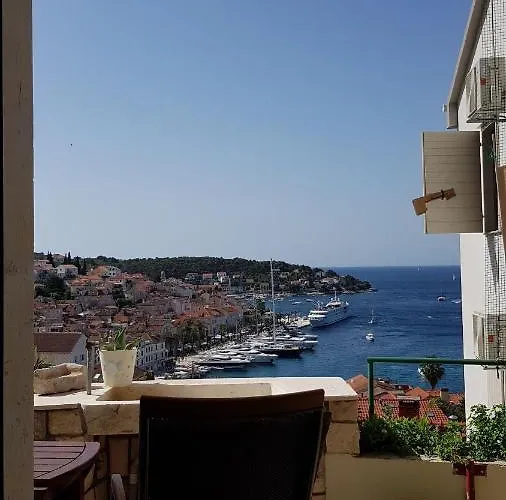 Bocin Rosso Gasthuis Hvar Town